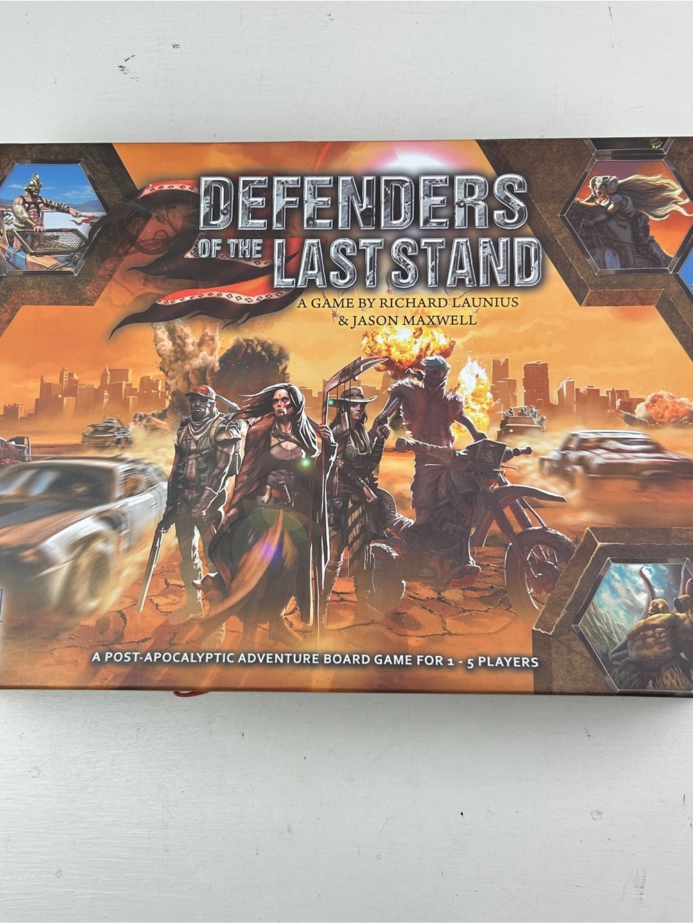 Defenders of the Last Stand 8th Summit Boardgame - used very good condition
